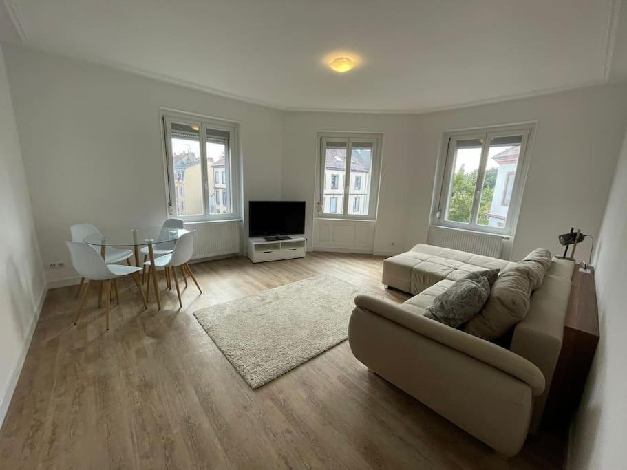 Mulhouse, Urban Family Nest Appartement Buitenkant foto